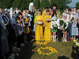 На Тернопольщине верующие УПЦ прошли крестным ходом к месту рождения Амфилохия Почаевского